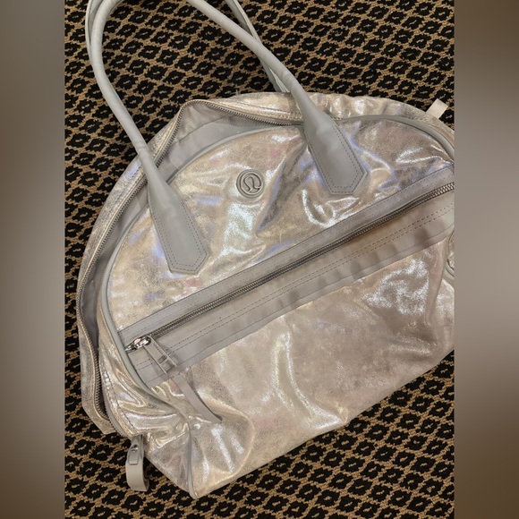 Lululemon silver gym bag - Picture 3 of 16